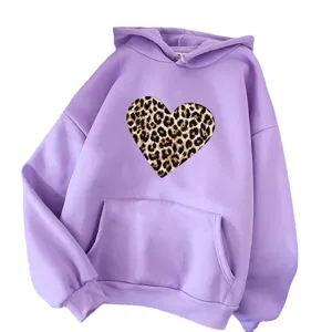 Sweat à capuche violet décontracté avec motif cœur imprimé léopard pour un style unique et mode.