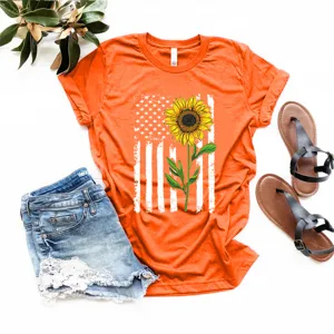 Camiseta de manga corta naranja con estampado de bandera americana y girasol casual.