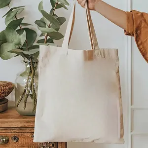 Minimalistische effen canvas shopper tas, perfect voor dagelijkse boodschappen en reizen.