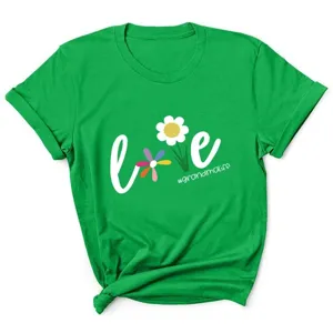 Groene dames t-shirt met korte mouwen, schattig margriet liefde motief en tekst.