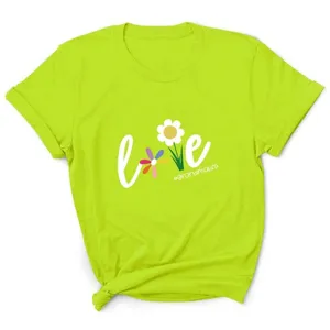 Neon groen dames t-shirt met korte mouwen en een leuke madeliefje love grafisch print en slogan.