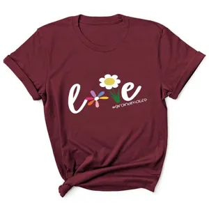 Dames korte mouw t-shirt met bloemige liefde brief print en casual bordeauxrode stijl.
