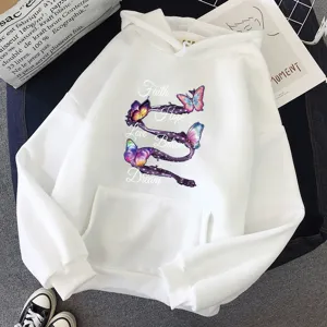 Sweat-shirt à capuche blanc avec motif graphique de papillon et lettres anglaises inspirantes.
