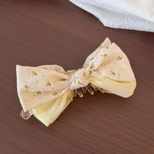 Zomerse bloemen haarklem met gele strik, schattig haaraccessoire voor dagelijks gebruik.
