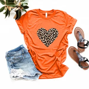 Oranje t-shirt met korte mouwen en trendy luipaardhart grafische print casual zomertop