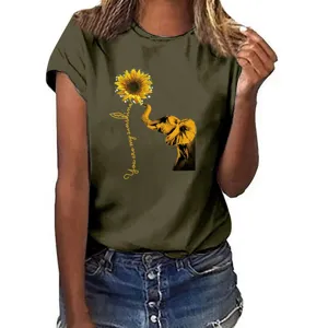 Casual legergroen t-shirt met korte mouwen en een schattige olifant en zonnebloem grafische print.