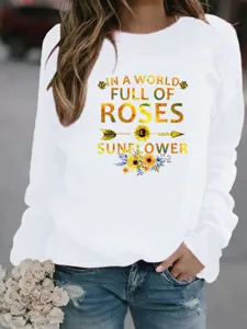 Close-up detail van wit dames sweatshirt met zonnebloem citaat grafische print op borst.