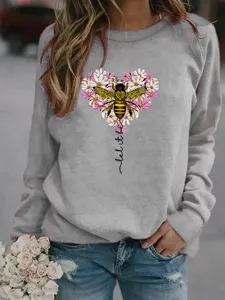 Detailansicht des grauen Langarmshirts mit herzigem Blumen Bienen Motiv und Aufdruck.