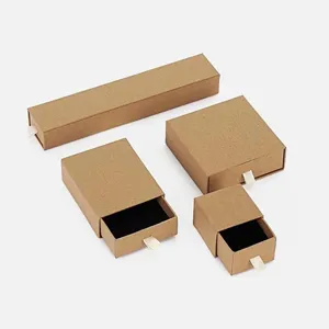 Scatole regalo per gioielli con cassetto in carta kraft dettaglio con varie dimensioni e interni.