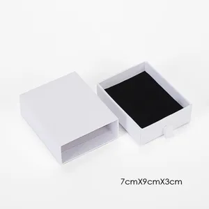 Scatola regalo per gioielli con cassetto bianco confezione con fodera in velluto nero vista