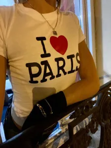 Γυναικείο Μοδάτο Λευκό Βαμβακερό Crop Top με Γραφική Εκτύπωση T-Shirt Κοντό Μανίκι Slim Fit I Heart Paris Sluts Casual