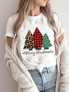Christmas tree print short sleeve t-shirt, casual white tee with festive graphic design.