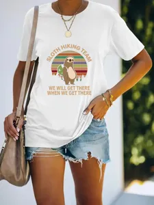 Dames wit t-shirt met korte mouwen en schattige luiaard wandelen grafische print zomertop.
