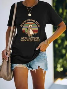 Zwarte dames korte mouw t-shirt met schattige luiaard print casual zomertop voor dames