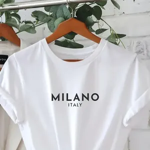 Women white short sleeve t-shirt casual basic crewneck top with city print graphic front