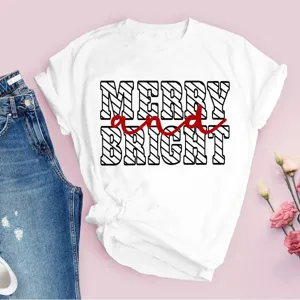T-shirt à manches courtes blanc de style Noël avec détail d'impression de lettres.