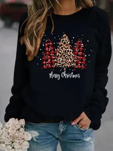 Detalle sudadera felpa cuello redondo estampado árbol navideño, top invierno manga larga.