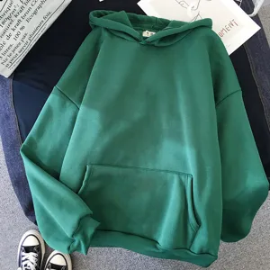 Solid green pullover hoodie for women, casual long sleeve hooded sweatshirt with front pocket.