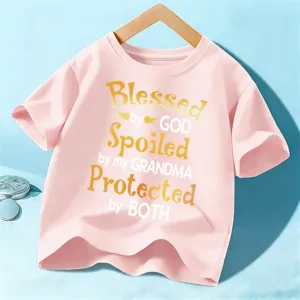 T-shirt rosa a maniche corte per bambini con stampa di lettere familiari carine e casuali.