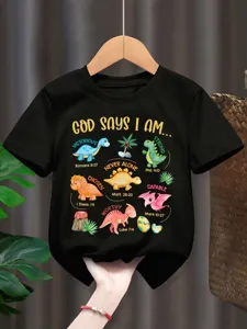 Camiseta negra de manga corta para niños con bonitos dinosaurios y frases cristianas.