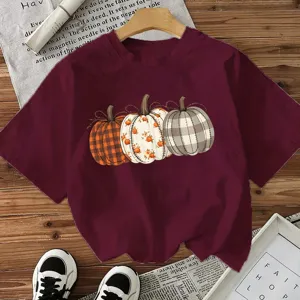 T-shirt bordeaux à manches courtes avec joli motif graphique de citrouille pour style de fête.