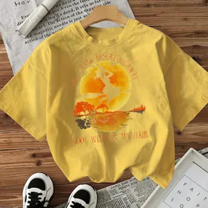 T-shirt à manches courtes graphique jaune, haut décontracté vintage avec imprimé festif.