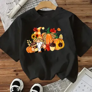 Zwart t-shirt met korte mouwen en schattige herfst pompoen kabouter grafisch voor dames.