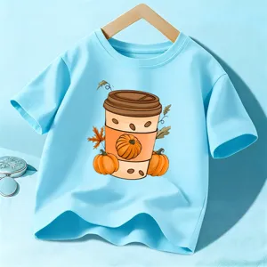 Maglietta autunnale a maniche corte per bambini con bella stampa di tazza e zucca autunnale.