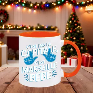 Taza de cerámica con asa naranja y frase francesa divertida para regalo de Navidad.