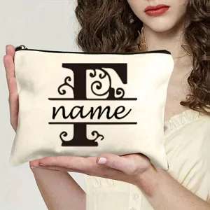 Vue détaillée de la trousse de maquillage en toile avec lettre personnalisée et zippée.