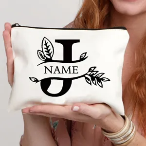 Canvas make-up tas detail, gepersonaliseerde letter J bloemenontwerp, stijlvolle witte tas.