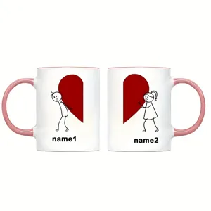 Tazze di coppia personalizzate con disegno a cuore e nomi, regalo perfetto per San Valentino.