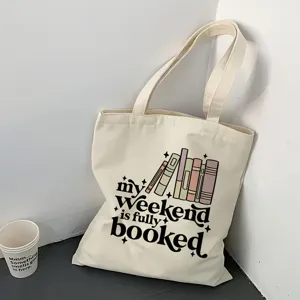 Sac cabas en toile avec imprime de livres et texte style pour les courses et l'ecole.