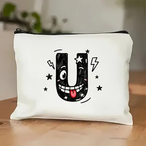 Close-up van witte canvas cosmetische tas met grappige cartoon letter U print.