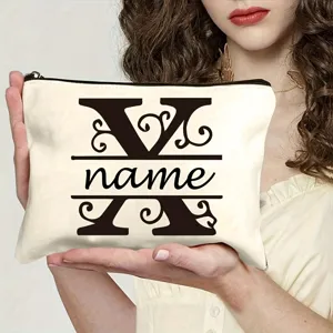 Détail de la trousse de maquillage personnalisée en toile avec lettre X artistique.