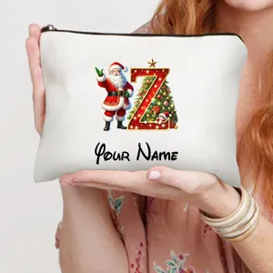 Detailaufnahme des personalisierten Weihnachtskosmetiktäschchens mit Weihnachtsmann und Z.