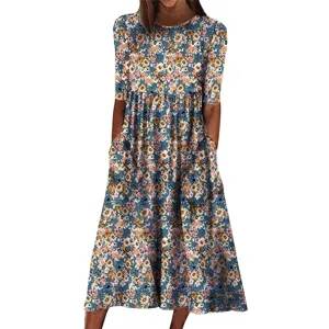 Llässiges Blumen-Maxikleid mit halben Ärmeln, Rundhalsausschnitt und praktischen Taschen.