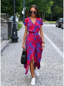 Summer women floral print wrap v-neck short sleeve midi dress for casual daily wear.