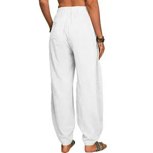 Vue arrière de pantalon décontracté ample en lin blanc avec taille élastique et poche arrière.