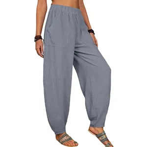 Détail de pantalon sarouel décontracté en coton lin gris, taille haute élastique.