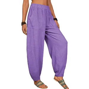 Détail de pantalon sarouel décontracté violet en tissu coton lin ample et taille haute.