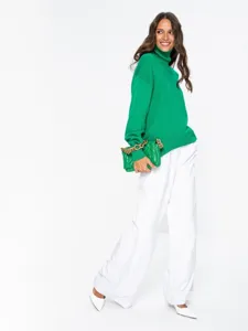 Women's green turtleneck sweater, casual loose knit long sleeve pullover for autumn winter.