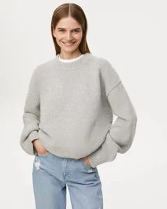 Casual loose crew neck knit sweater for women, comfortable long sleeve autumn winter apparel.