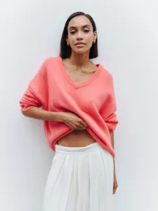 Women's V-neck oversized long sleeve knit sweater, casual solid color pullover top for autumn.