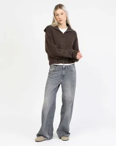 Women's brown lapel zip cardigan sweater, casual knit outerwear for autumn winter daily wear.