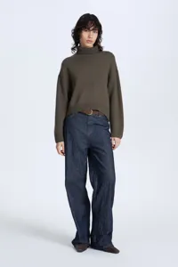 Women's casual loose turtleneck sweater in dark green, perfect for autumn and winter daily wear.