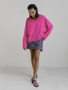 Stylish women's pink V-neck long sleeve sweater, perfect for autumn and winter casual wear.