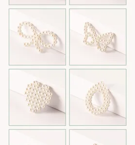 Detailopnamen van parel DIY haaraccessoire onderdelen, met strikken, harten en druppels.