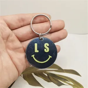 Portachiavi con smiley in acrilico con anello in metallo, ciondolo per zaino e borsa alla moda.