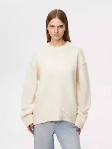 Casual oversized crewneck knit sweater for women, perfect for cozy autumn and winter daily wear.